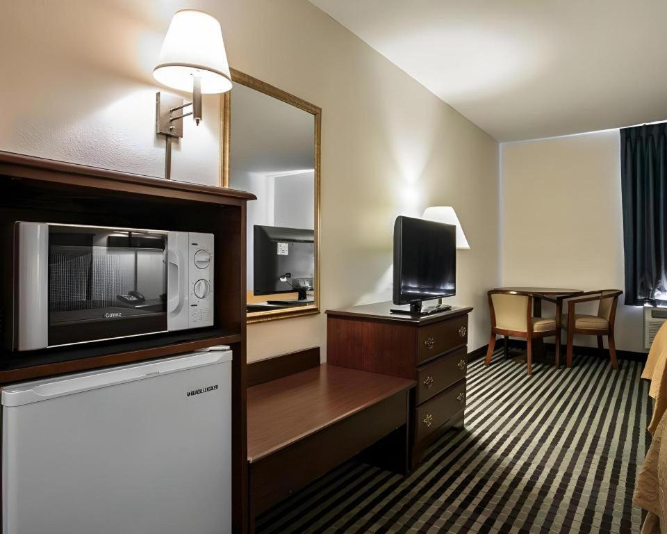 Quality Columbia Airport 2* West Columbia